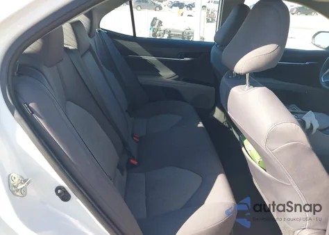 2020 Toyota Camry Le z USA, uszkodzony, nr VIN 4T1C11AK4LU510120